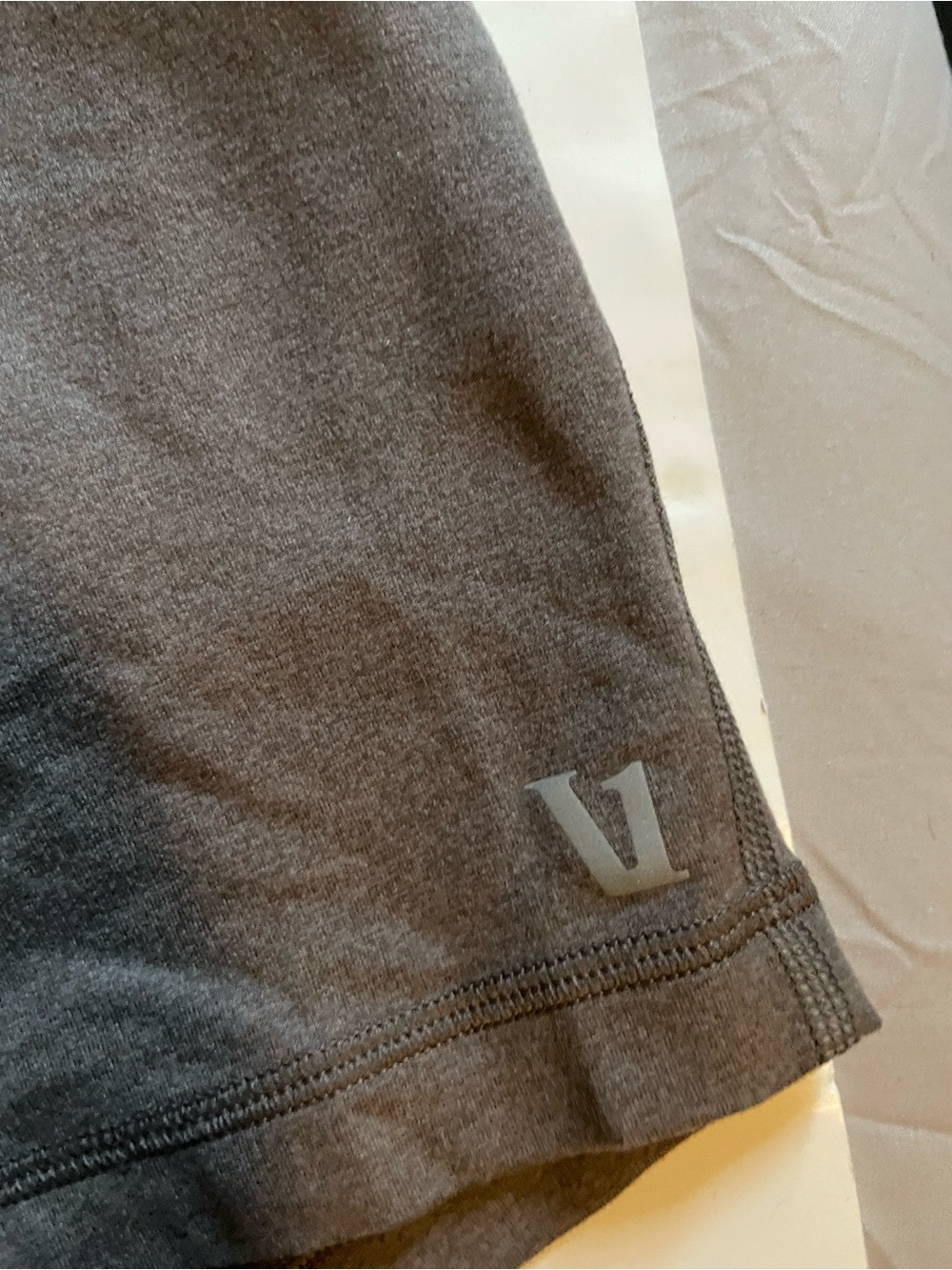 Men's Vuori Ponto Drawstring Athletic Shorts size Medium in Mocha color - Picture 3 of 4